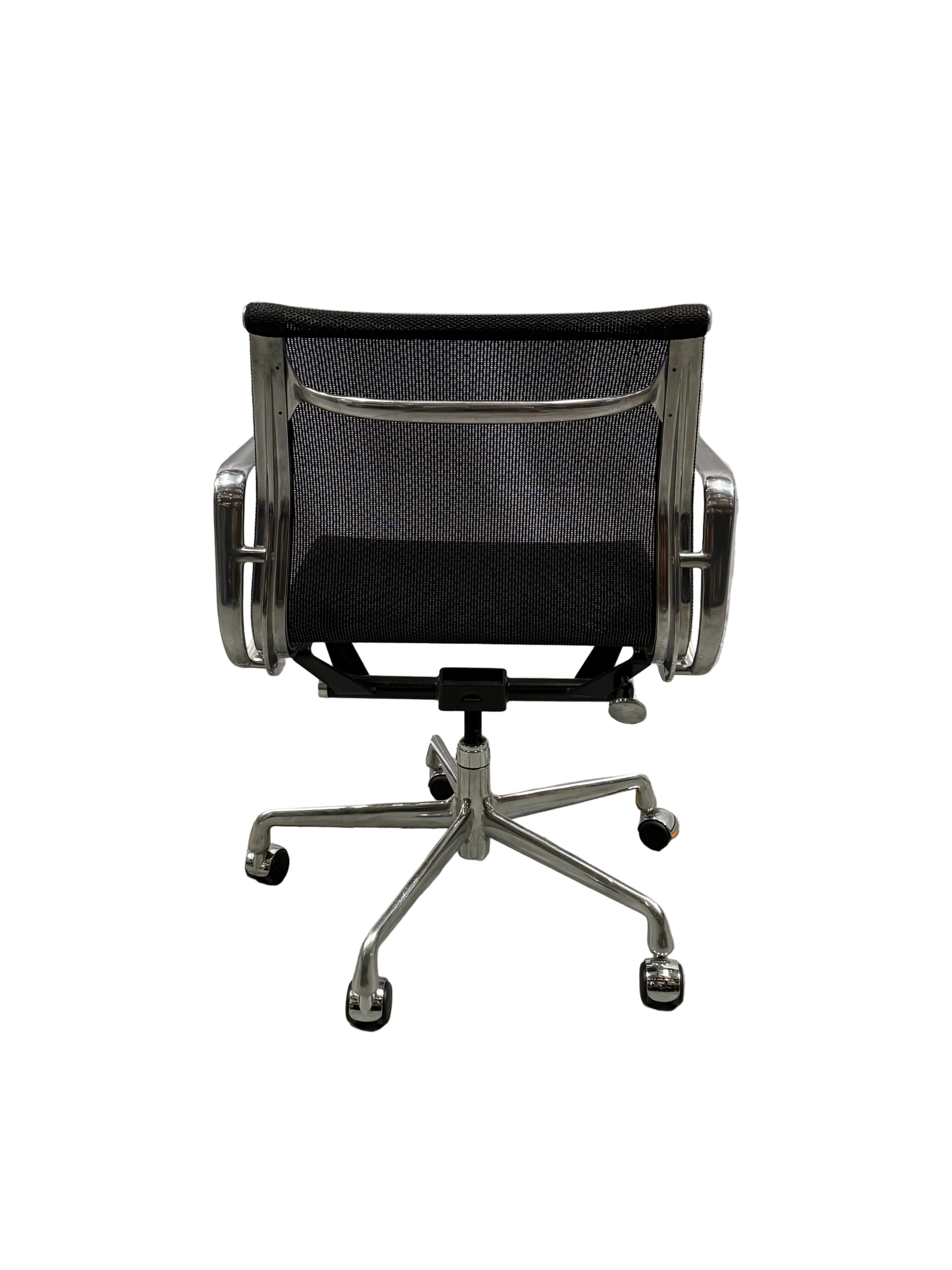 Eames Mesh Aluminium Group Management Task Armchair with Castors, Herman Miller
