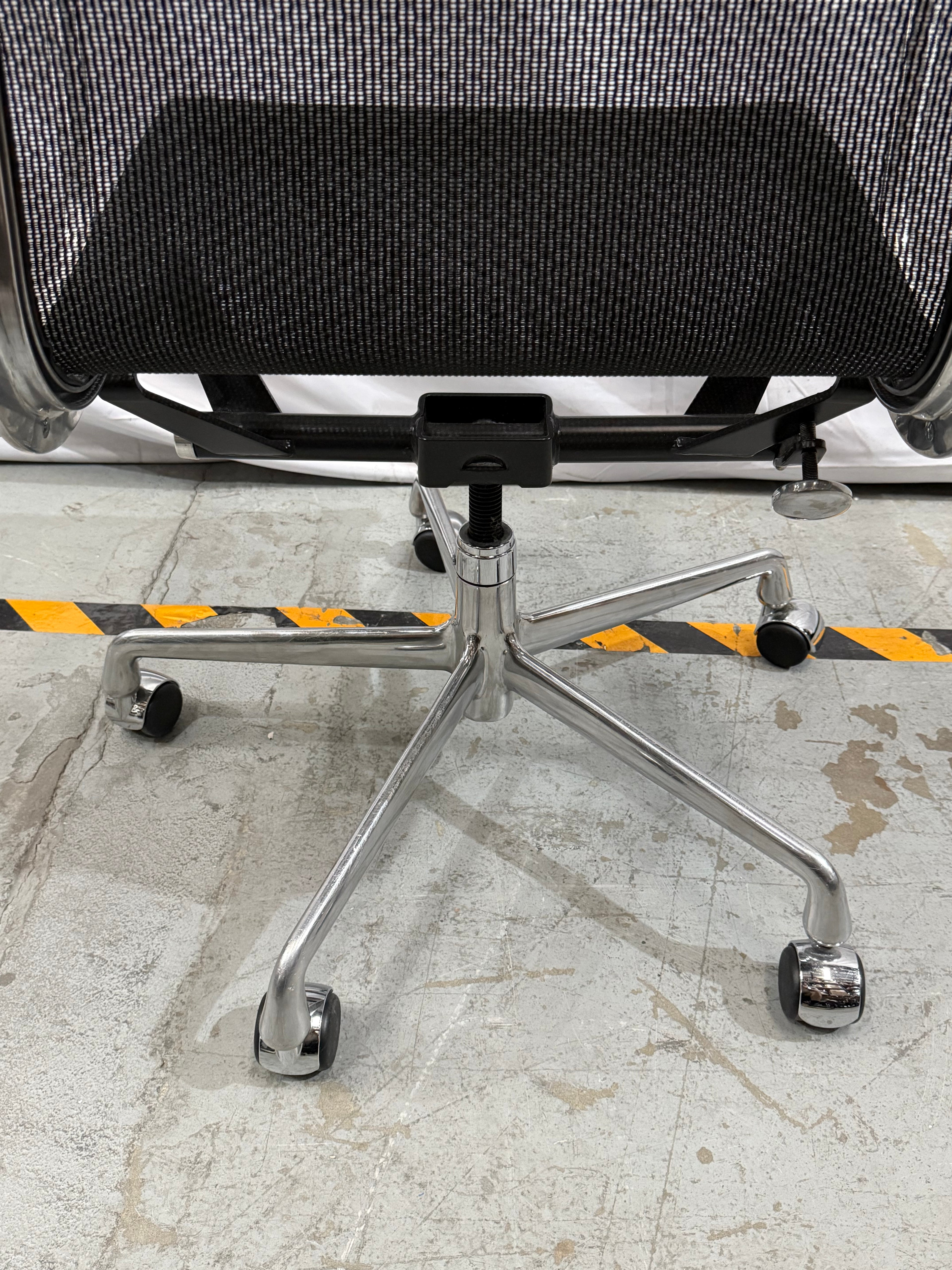 Eames Mesh Aluminium Group Management Task Armchair with Castors, Herman Miller