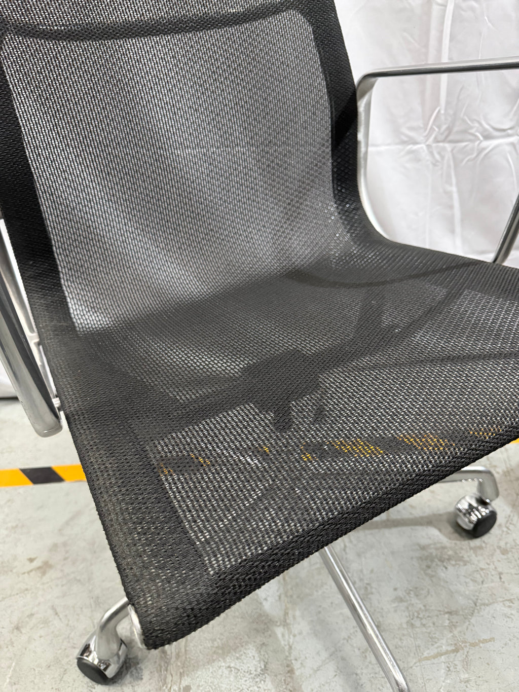 Eames Mesh Aluminium Group Management Task Armchair with Castors, Herman Miller