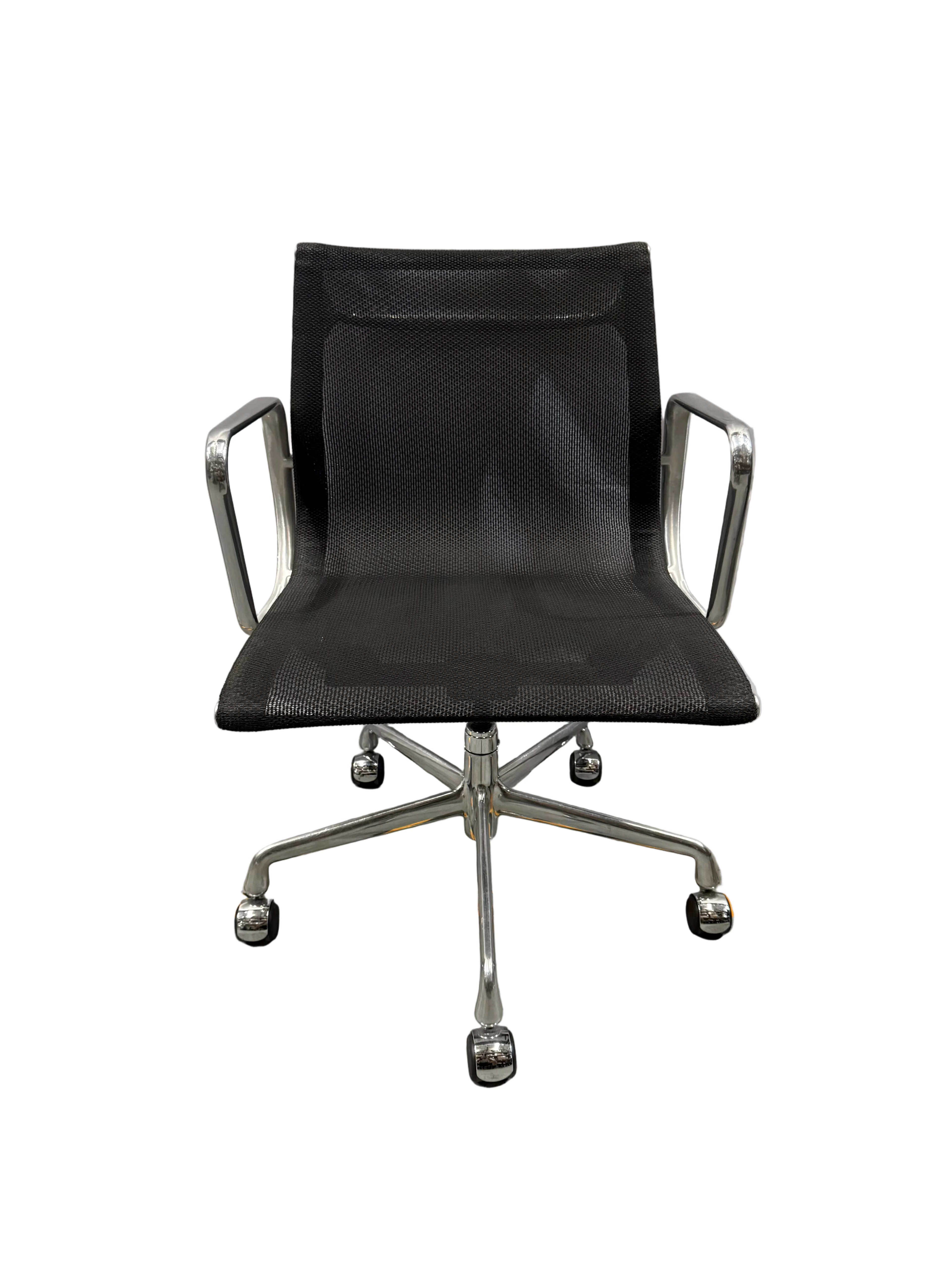 Eames Mesh Aluminium Group Management Task Armchair with Castors, Herman Miller