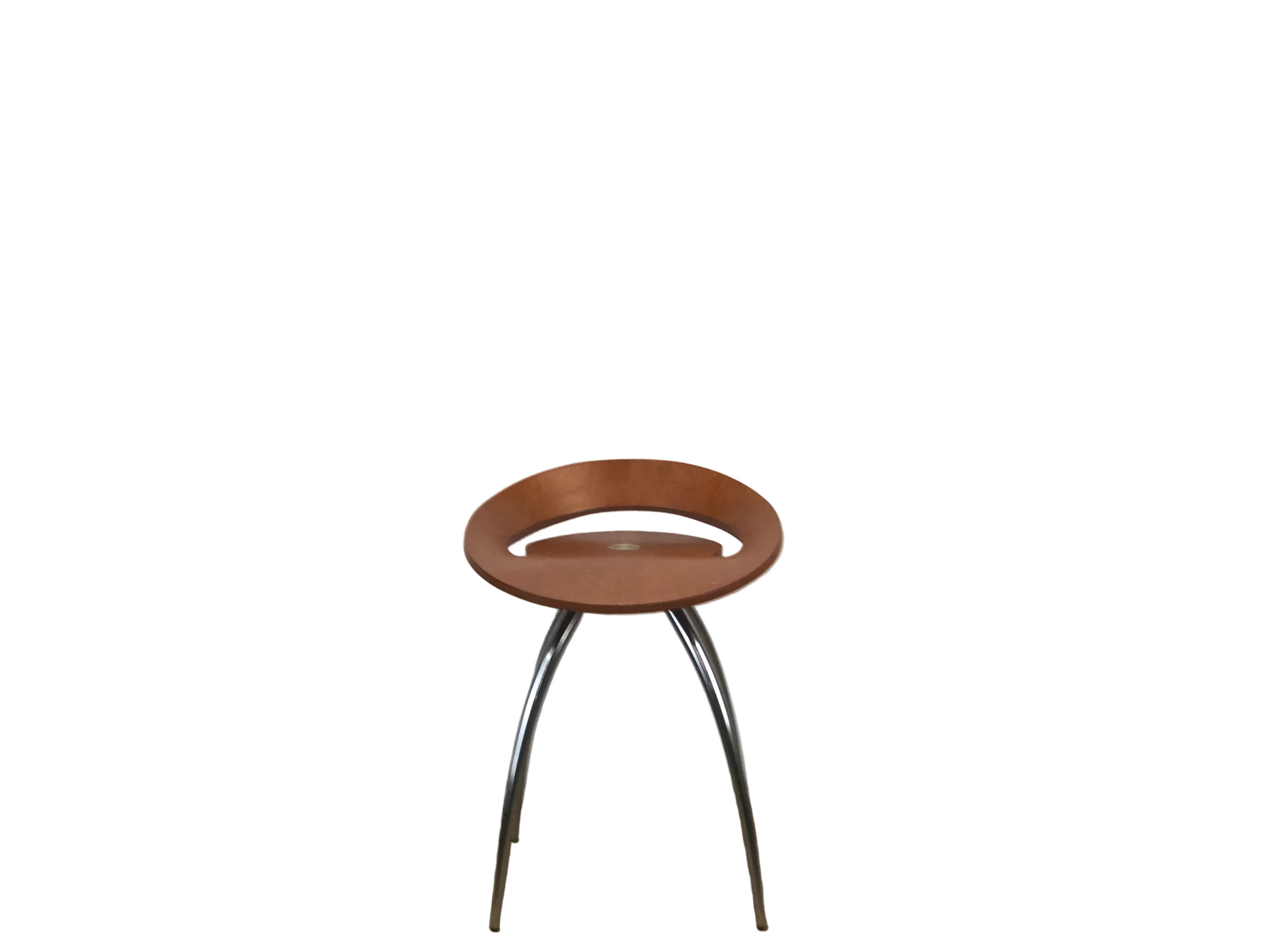 Lyra Magis Low Stool