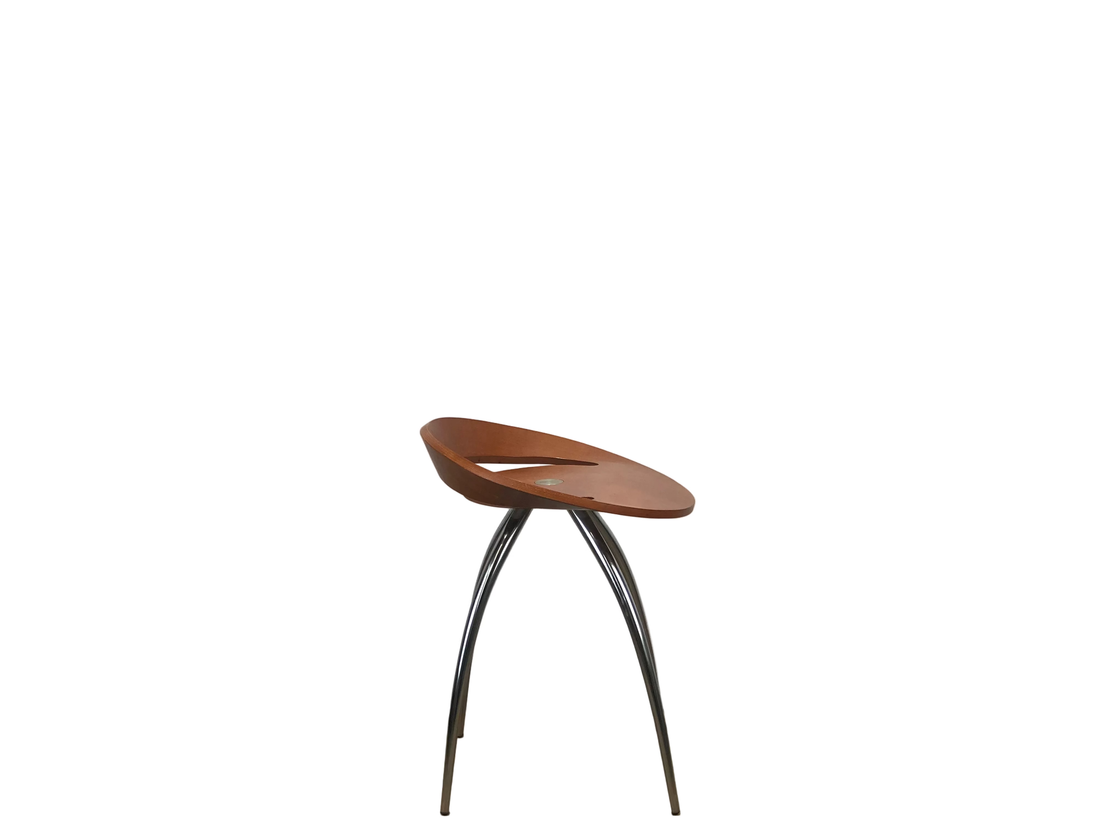 Lyra Magis Low Stool