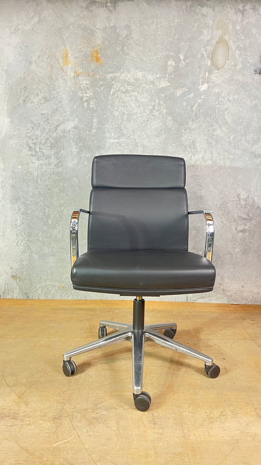 Seta Low Executive Office Chair by Les Sutterby