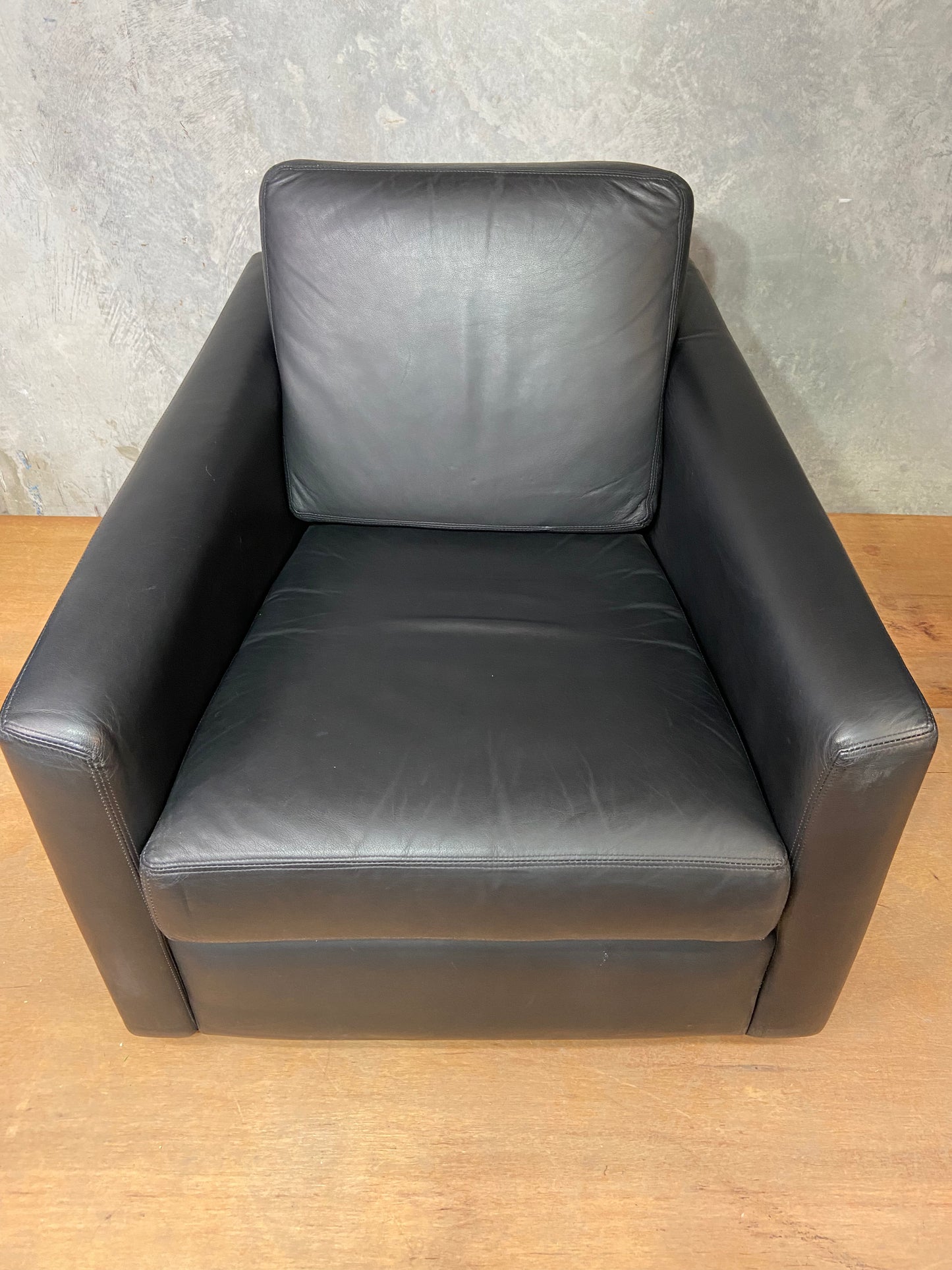 Arthur G Frankie Swivel Chair