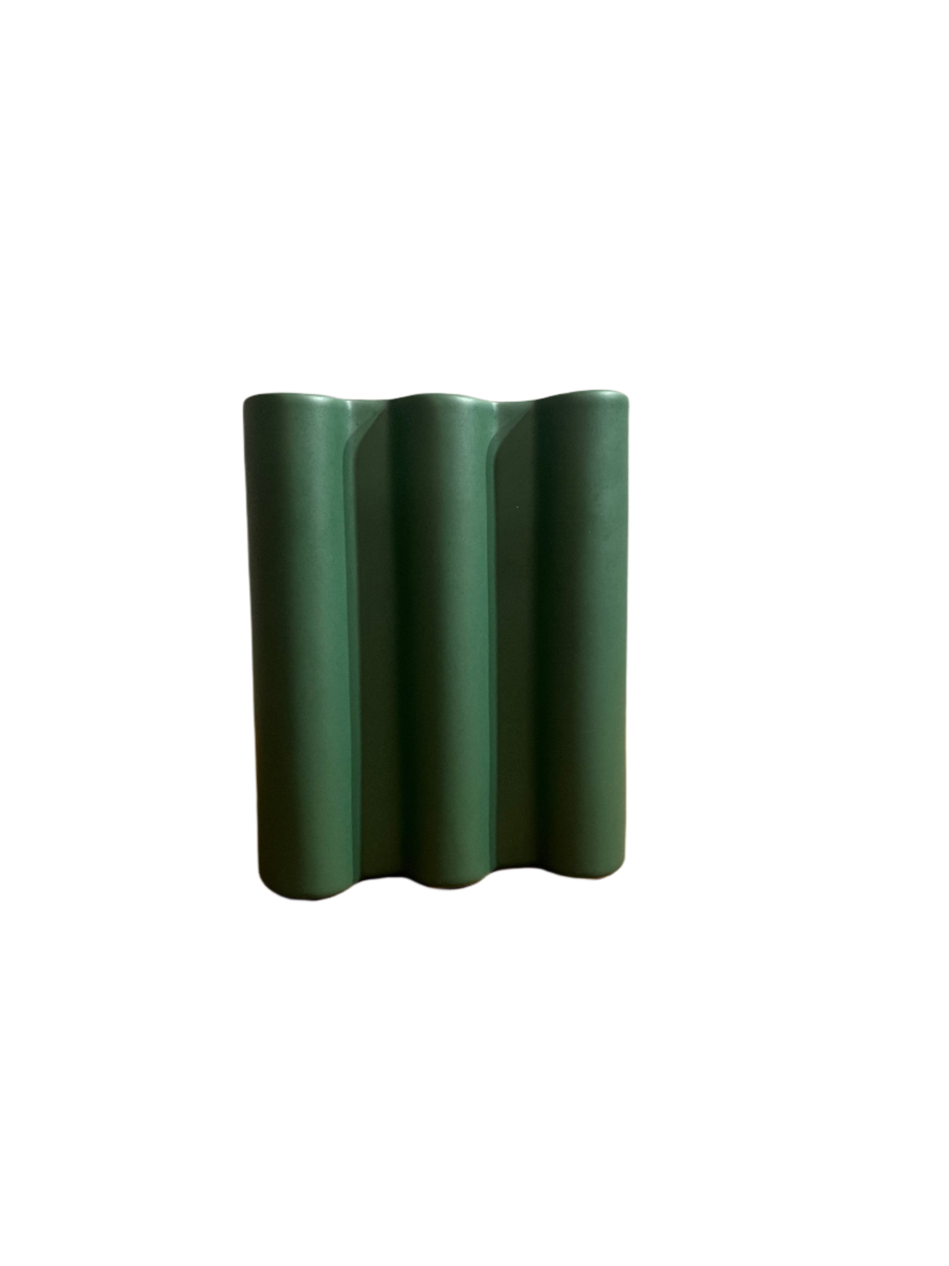 Green wave style vase
