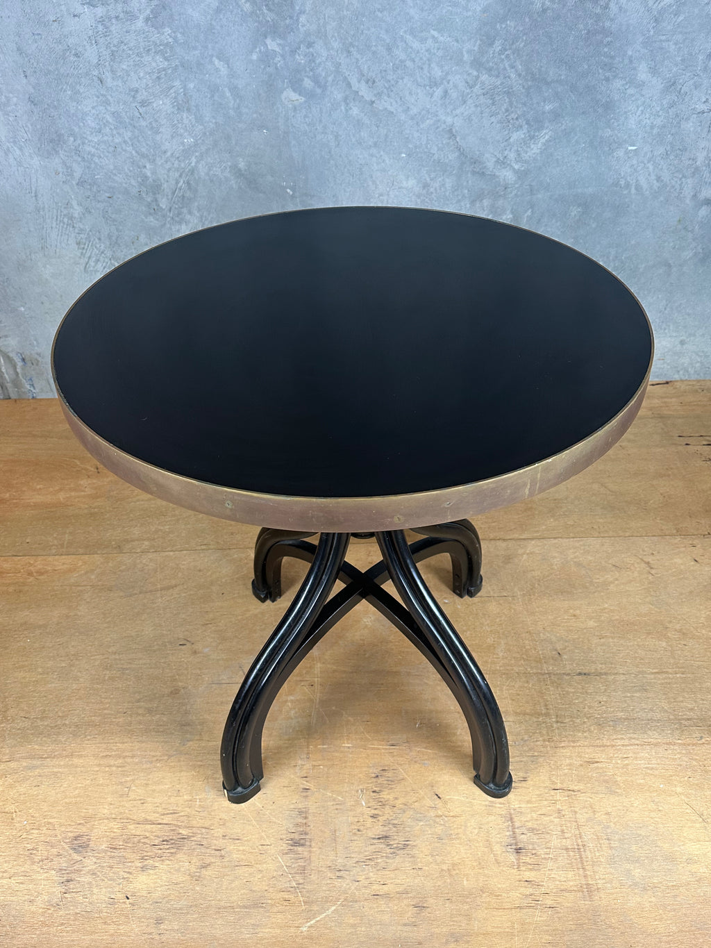Vintage Cafe Table - Round Black, Thonet