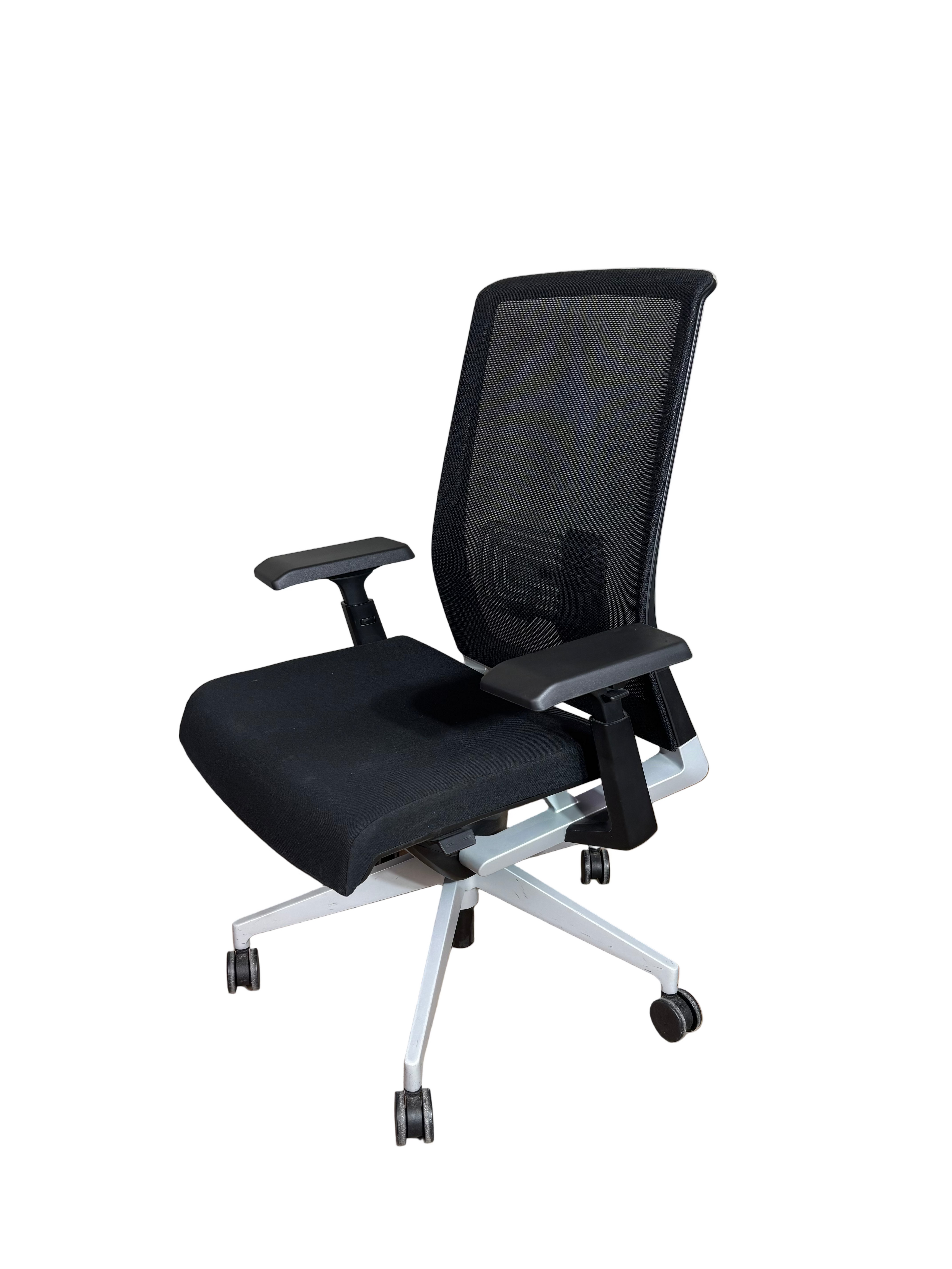 Haworth Very Task Chair, with height adjustable arms