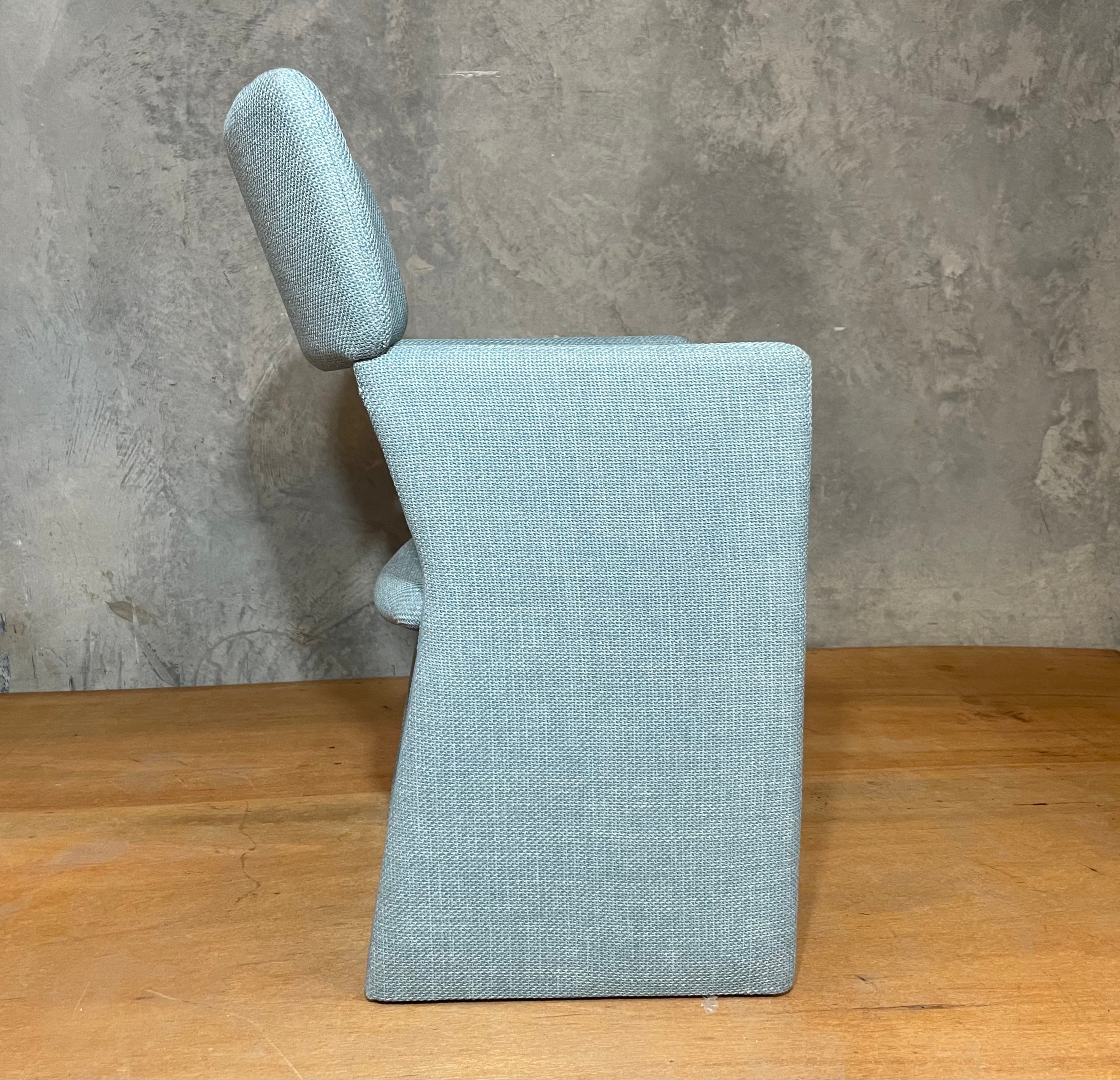 Curve Chair – Pale Blue
