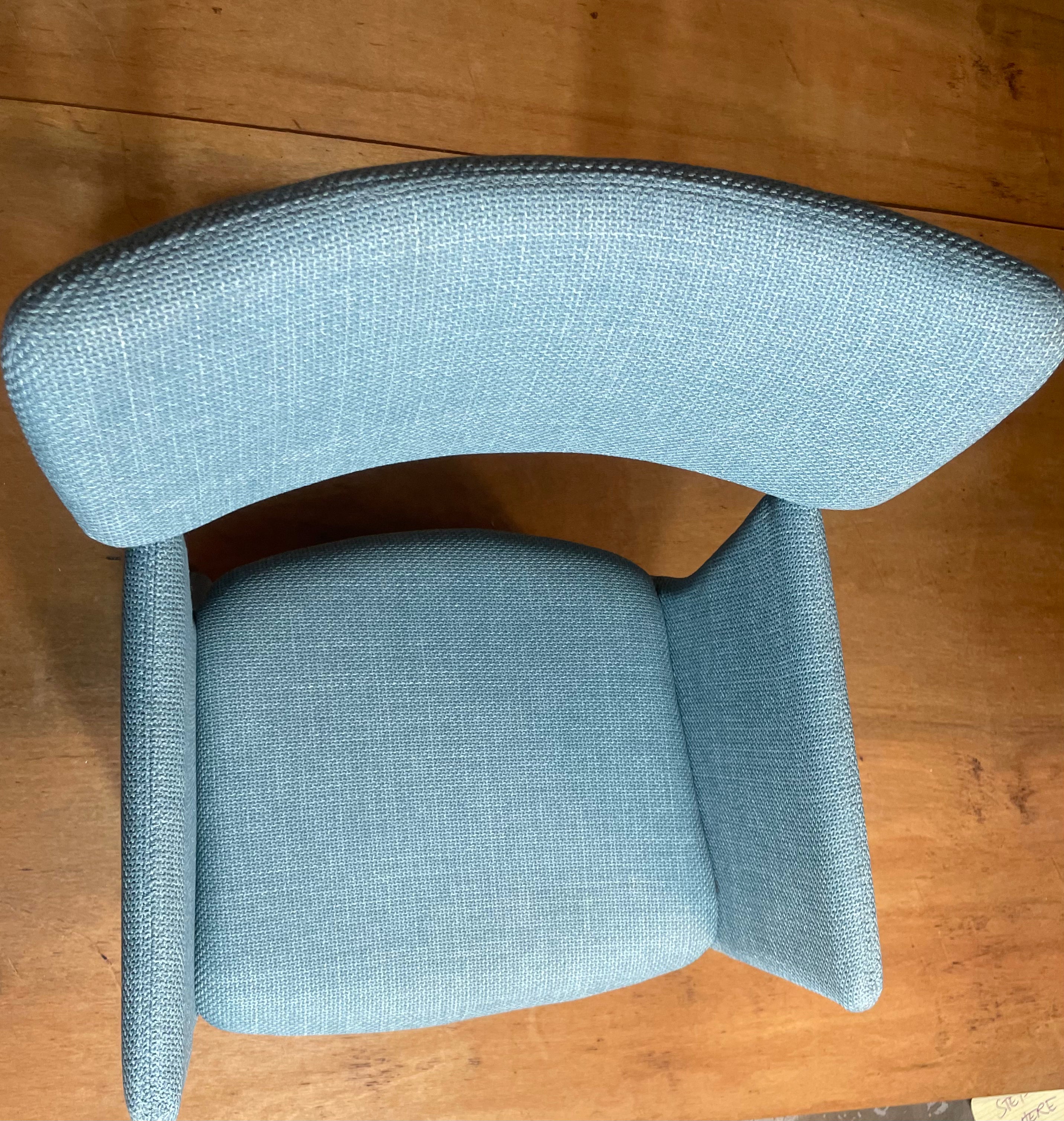 Curve Chair – Pale Blue