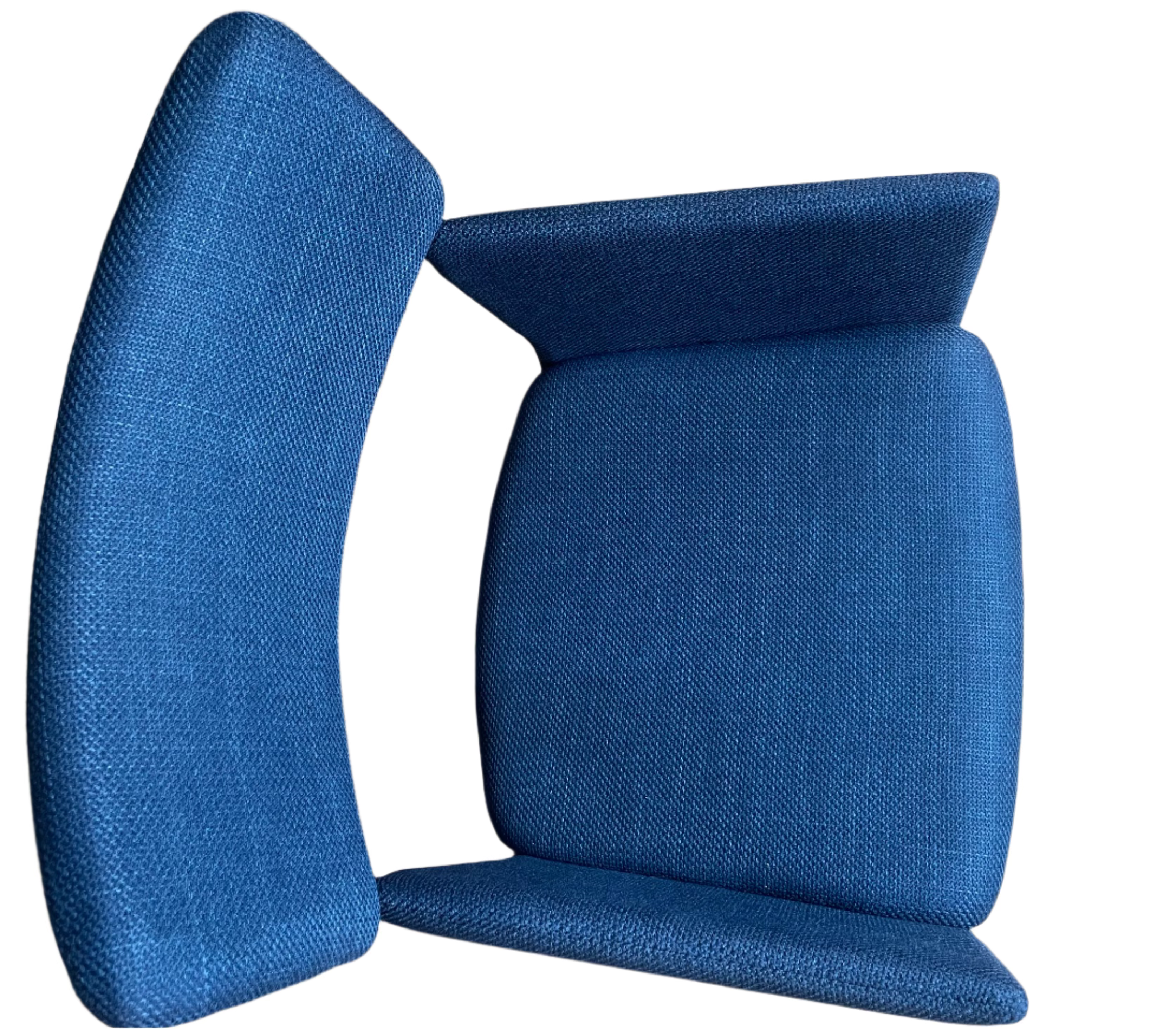 Curve Chair – Navy Blue