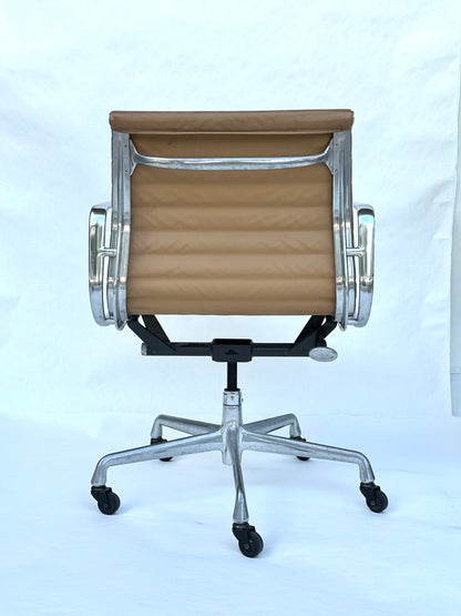 Eames Aluminum Group Management Chair