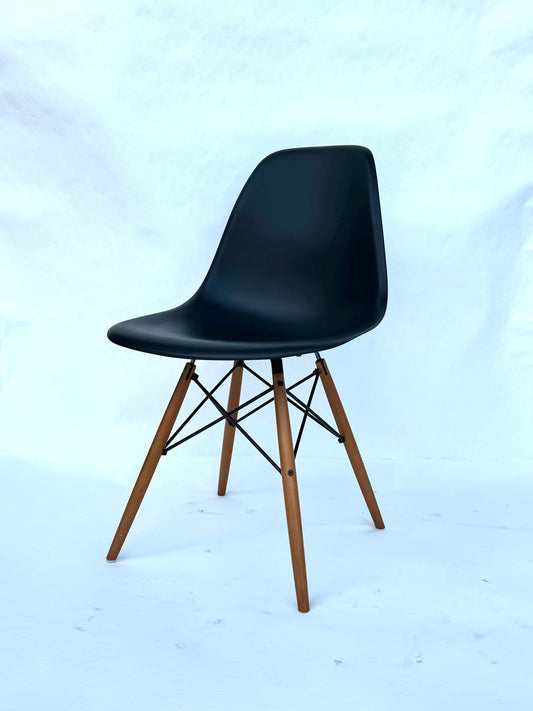 Vitra Eames Side Chair DSR Black