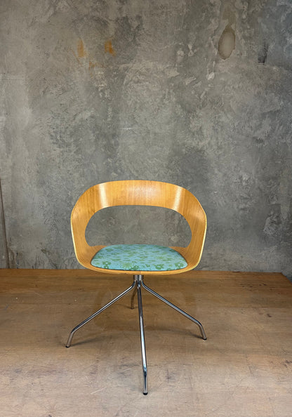 Chat Swivel Chair - Designed by Jakob Wagner