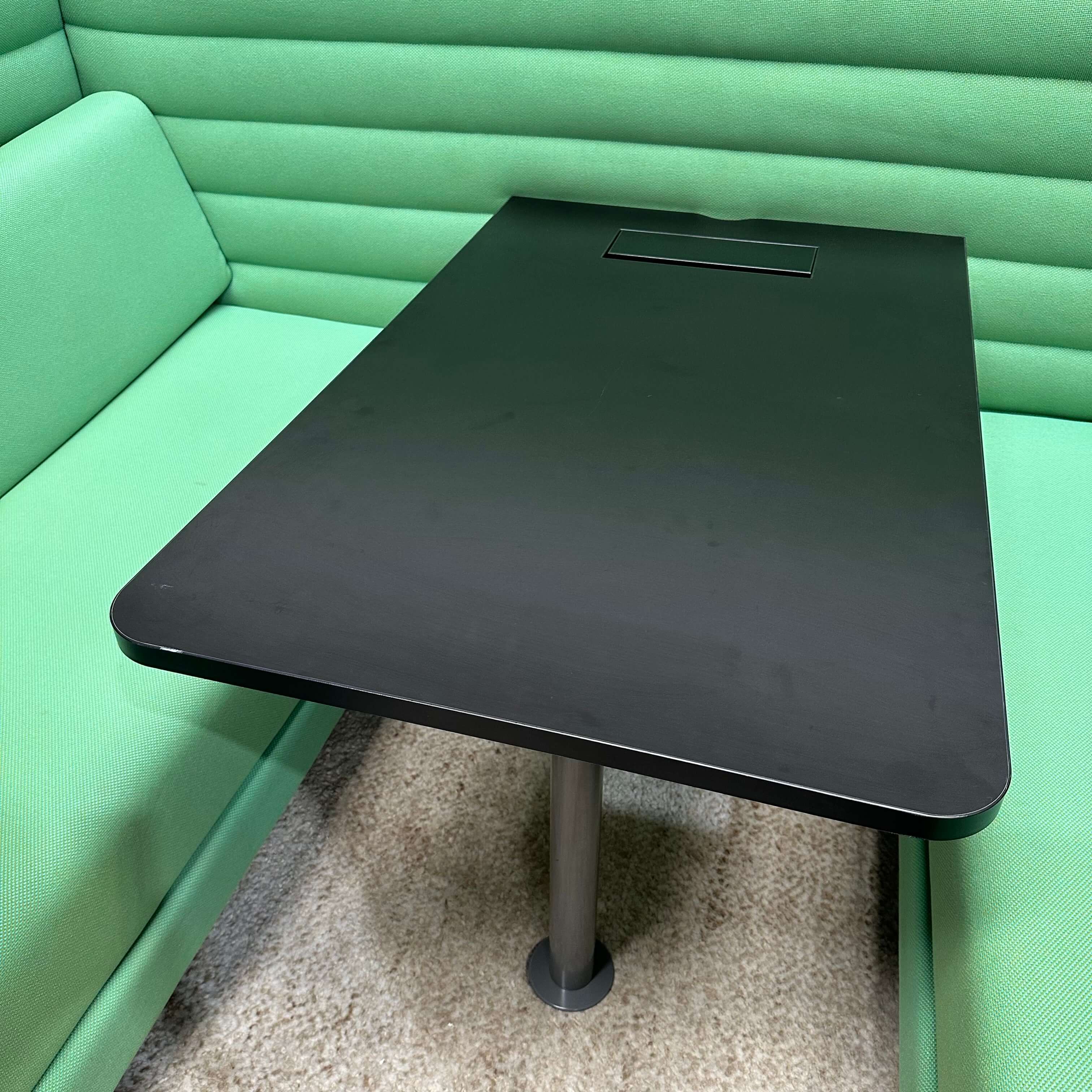 Alcove Cabin Highback with Table (4 Seater), Vitra Ronan & Erwan Bouroullec, 2006