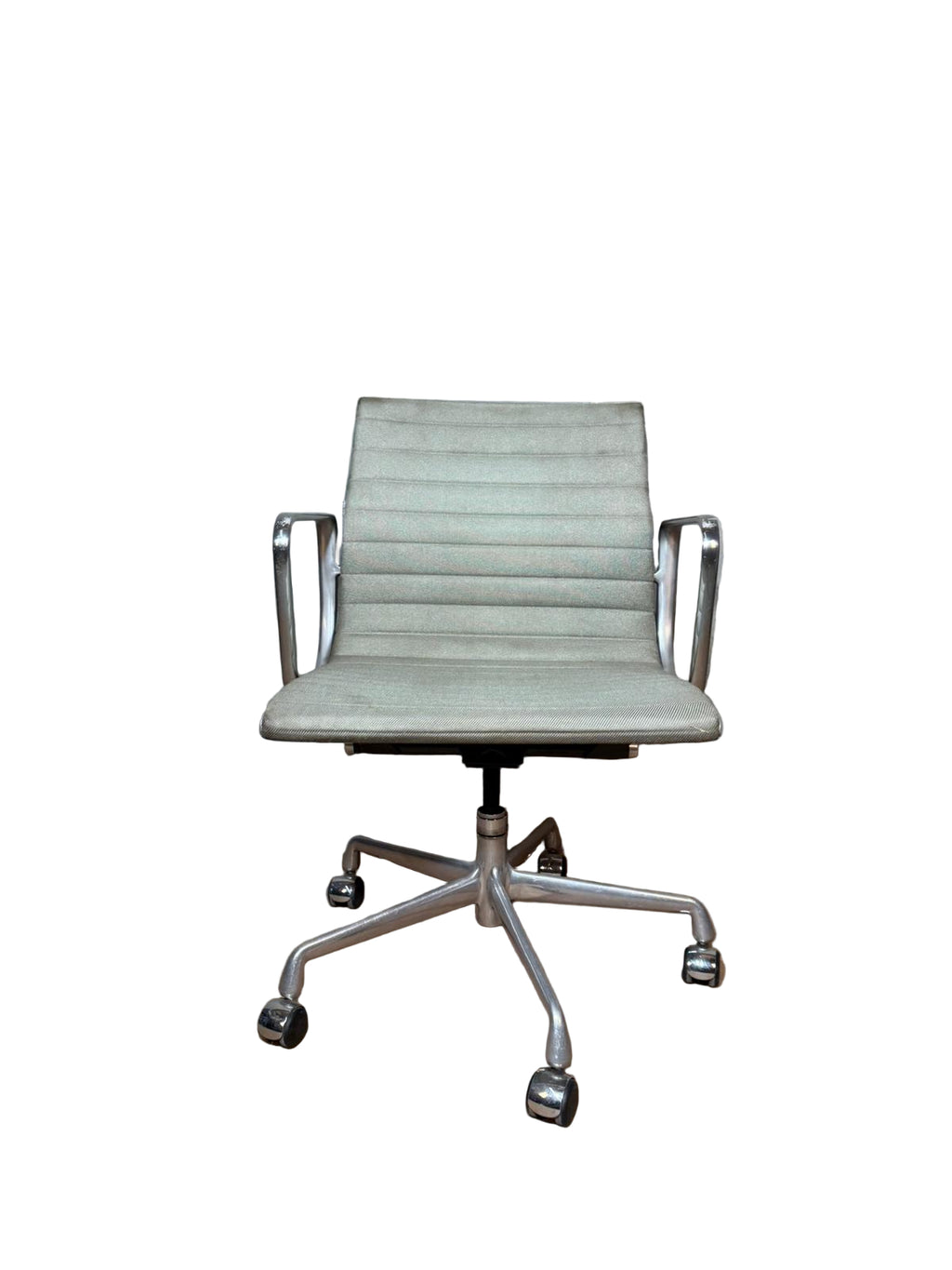 Vintage Eames Aluminum Group Management Chair by Charles and Ray Eames